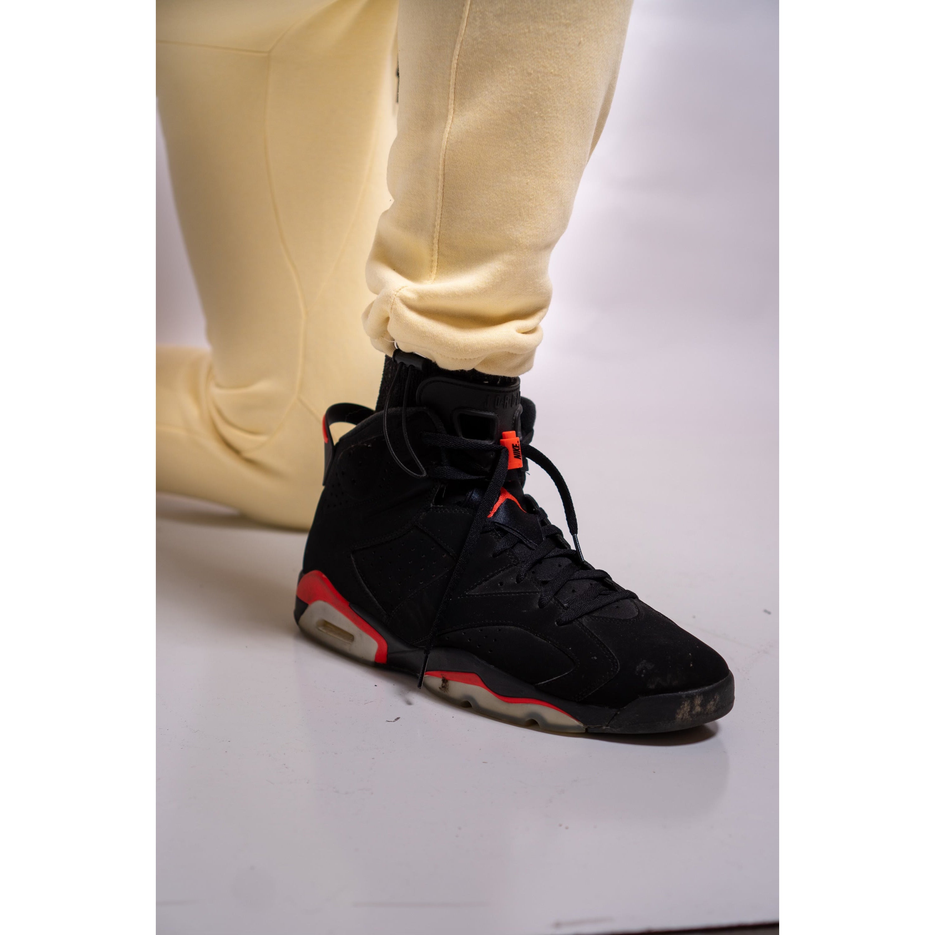 Leo Gold Tech Joggers